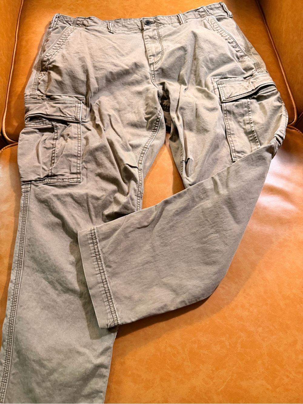 Gap Men's Cargo Pants in Khaki Olive - Classic Utility Style